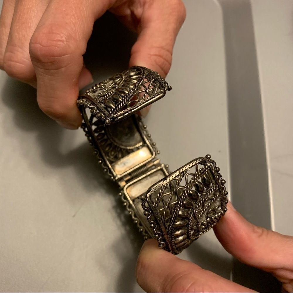 Vintage Style Silver Spring Based Bracelet - Picture 2 of 3